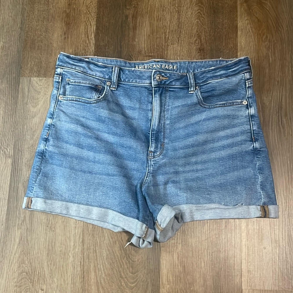AE Mom Short - Size 18
